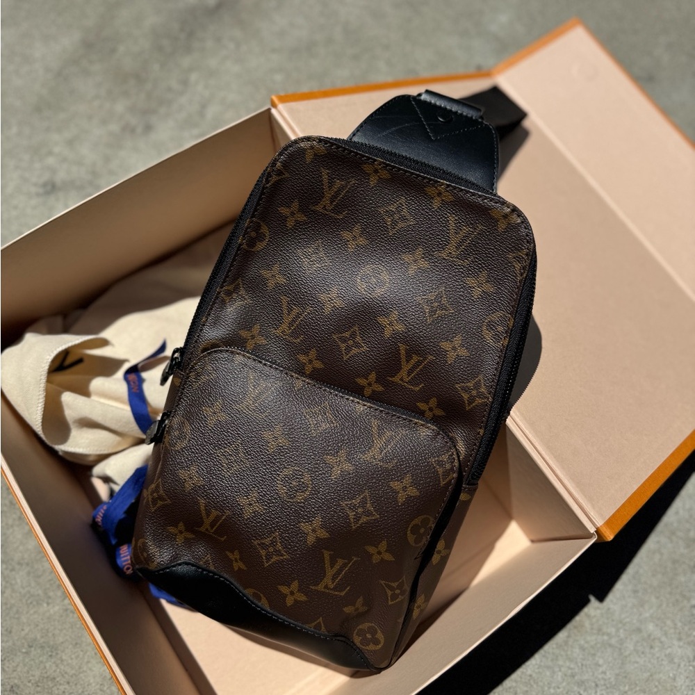 Louis Vuitton Brown and Black Belt Bag with Monogram Design - Picture 6 of 7